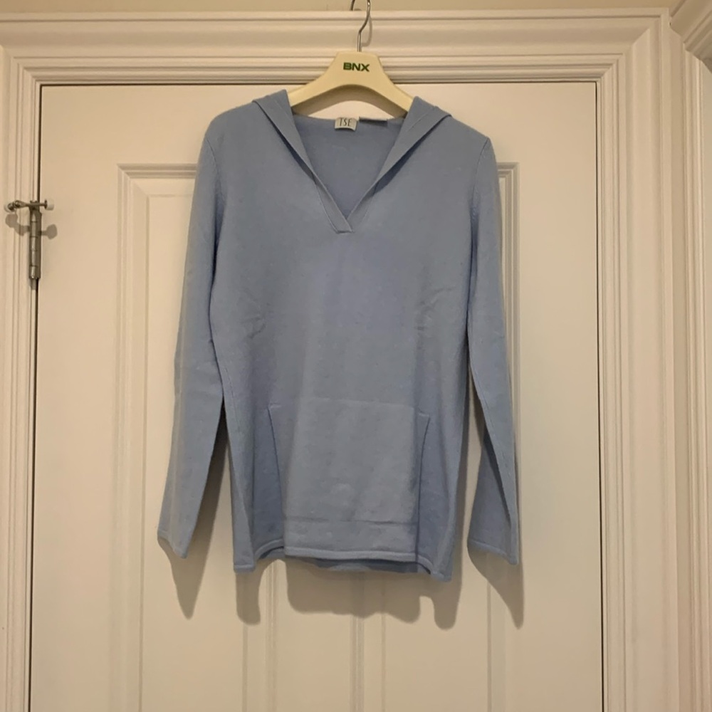 Light blue cashmere hoodie with pouch